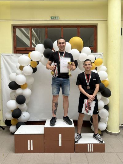 Награждаване на учениците от спортните състезания по повод 80-годишният юбилей на СУ "Александър Иванов - Чапай" - СУ Александър Иванов - Чапай - Белово