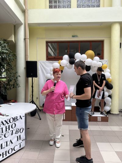 Награждаване на учениците от спортните състезания по повод 80-годишният юбилей на СУ "Александър Иванов - Чапай" - СУ Александър Иванов - Чапай - Белово